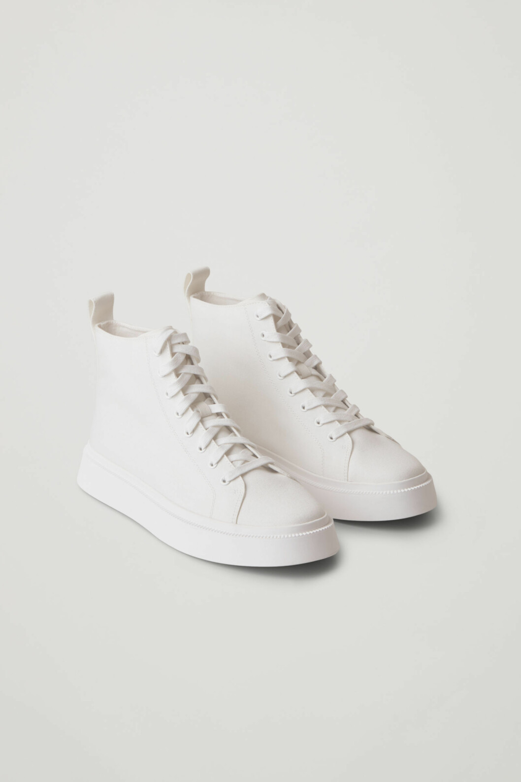Vita sneakers från COS