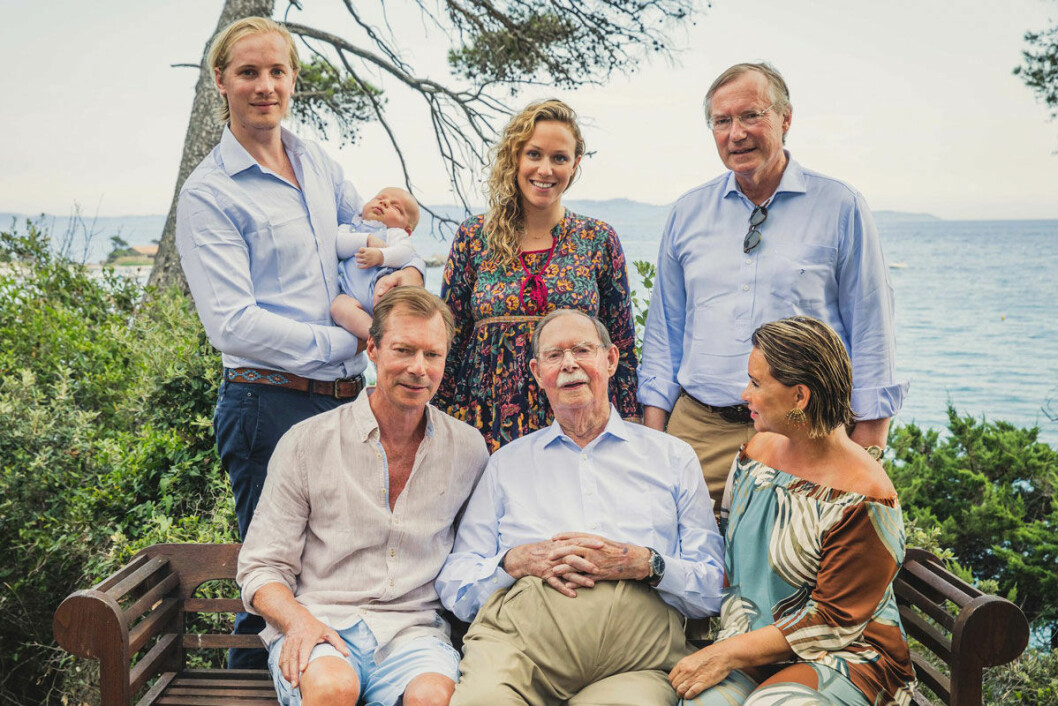 Från vänster: Antonius Willms med sonen Zeno, Marie-Gabrielle av Nassau, prins Jean, storhertig Henri, storhertig Jean och storhertiginna Maria Teresa. Från vänster: Antonius Willms med sonen Zeno, Marie-Gabrielle av Nassau, prins Jean, storhertig Henri, storhertig Jean och storhertiginna Maria Teresa.