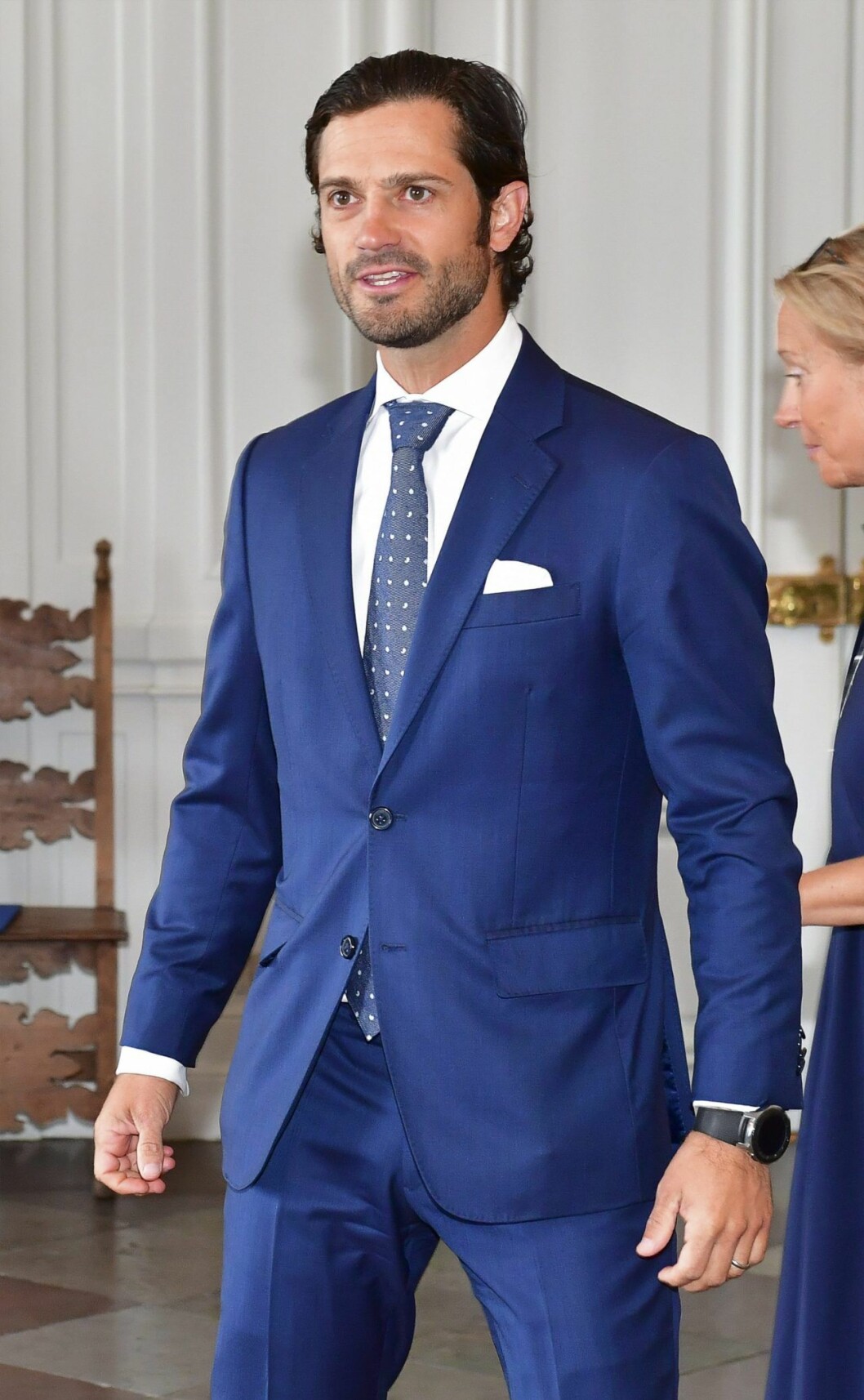 Prins Carl Philip delade ut pris till stipendiaterna i teckningstävlingen Den tänkande handen i Prinsessan Sibyllas våning på Kungliga slottet.