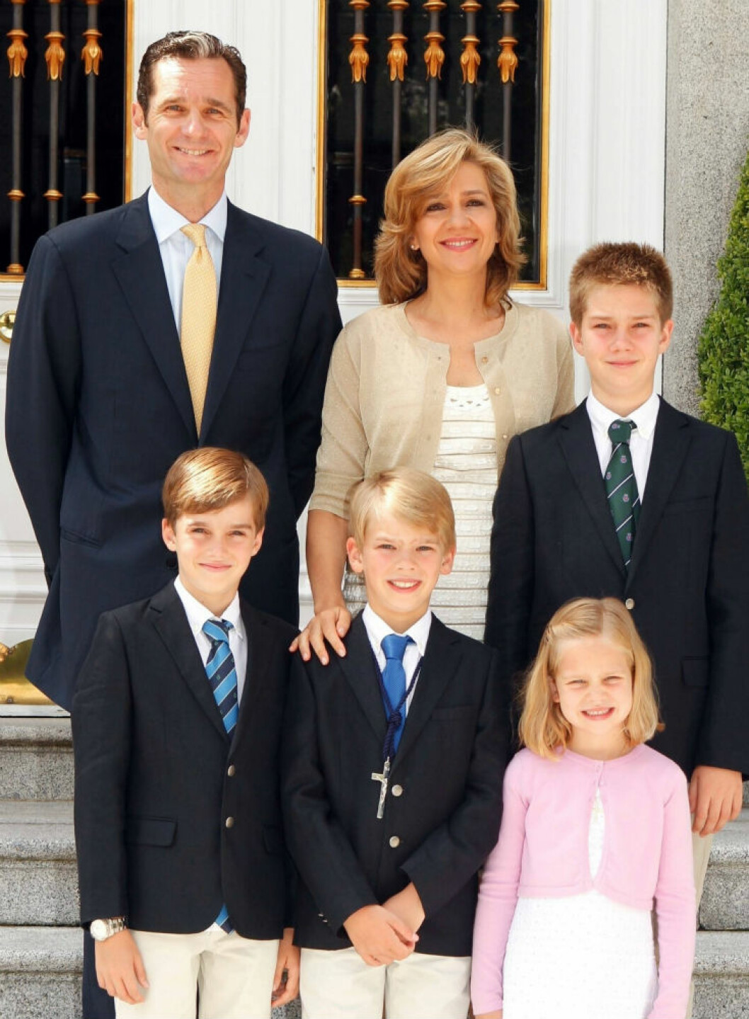 Familjelyckan är krossad. Iñaki och Cristinas fyra barn får nu se sin pappa hamna i fängelse. Familjelyckan är krossad. Iñaki och Cristinas fyra barn får nu se sin pappa hamna i fängelse.