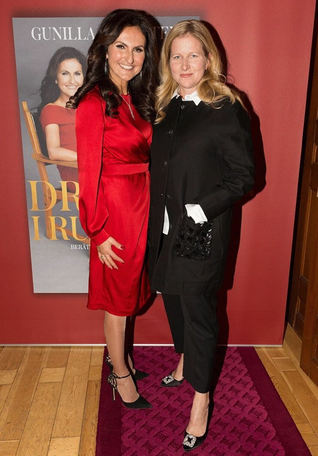 Cristina Stenbeck (t.v.) som vanligtvis är fotoskygg visade sig nyligen ute i vimlet på väninnan Gunilla von Platens bokrelease. Gunilla von platen och cristina stenbeck
