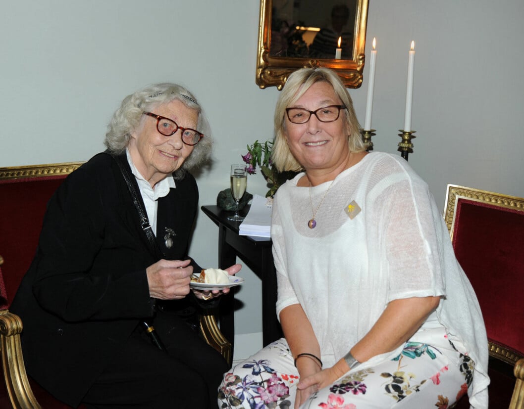 Dagmar på en bild från i höstas, tillsammans med sitt barnbarn Camilla Flach. Dagmar von Arbin med sitt barnbarn Camilla Flach.
