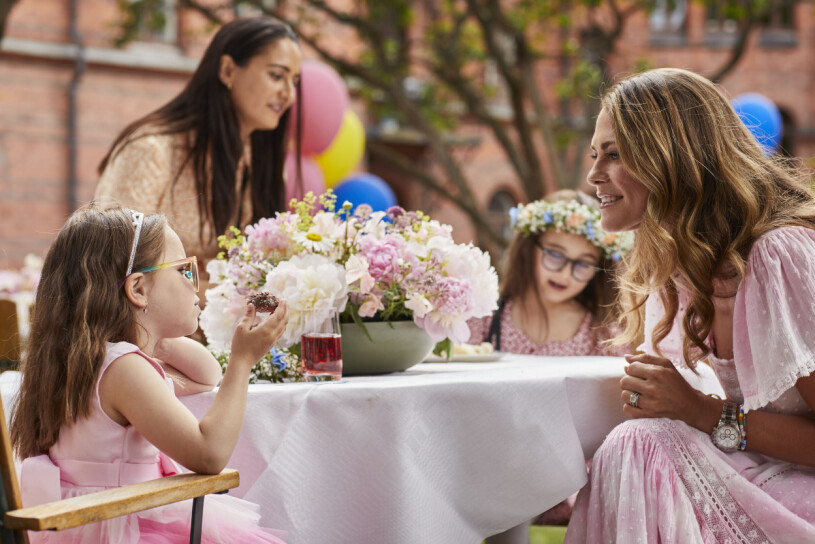 Tre prinsessor – och alla gick i rosa. Prinsessan Madeleine och Min Stora Dag har kalas på Hovstallet 2022
