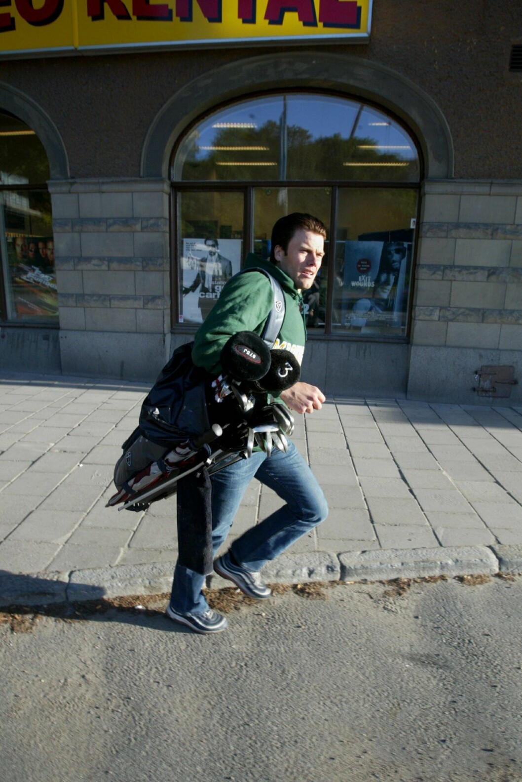 Maj 2002. Första bilden på Daniel Westling efter att det uppdagats att han är kronprinsessans nya pojkvän. Daniel