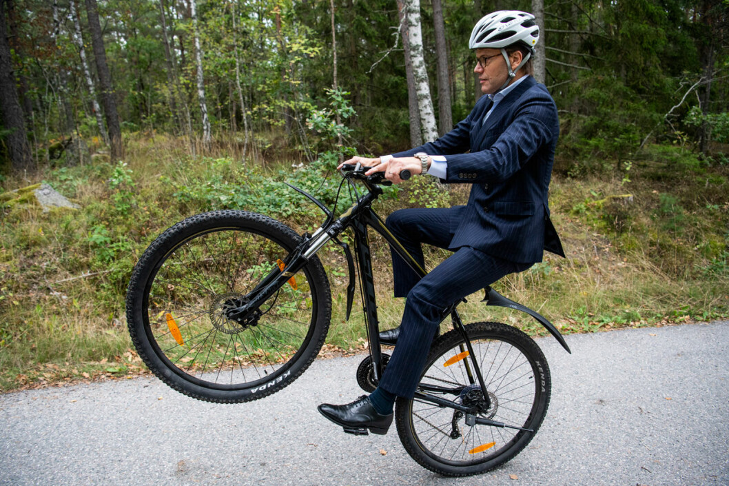 Det syns att Daniel har cyklat mycket mountainbike i sina dar. Prins Daniel cyklar
