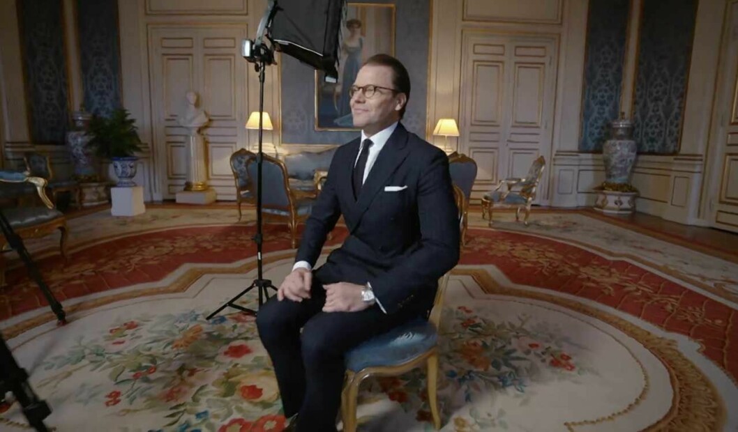 Redo för SVT:s intervju. Prins Daniel blir intervjuad av SVT:s Sara Bull för Året med kungafamiljen.