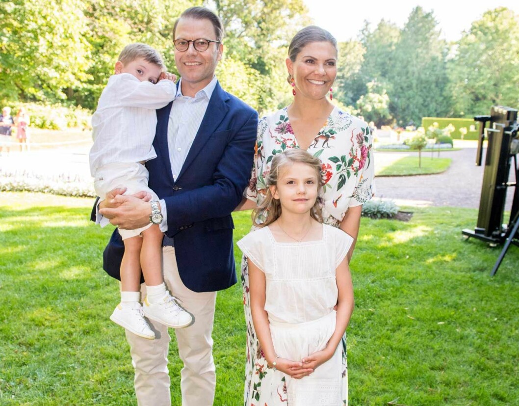 Prinsessan Estelle kom till världen 2012 och prins Oscar 2016. Men det fanns en tid när prins Daniel oroade sig för att kroppen inte skulle fungera efter njurtransplantationen, som gjordes 2009. Prins Daniel med prinsessan Estelle och prins Oscar. Men efter njurtransplantationen var han orolig att han inte skulle kunna bli pappa.