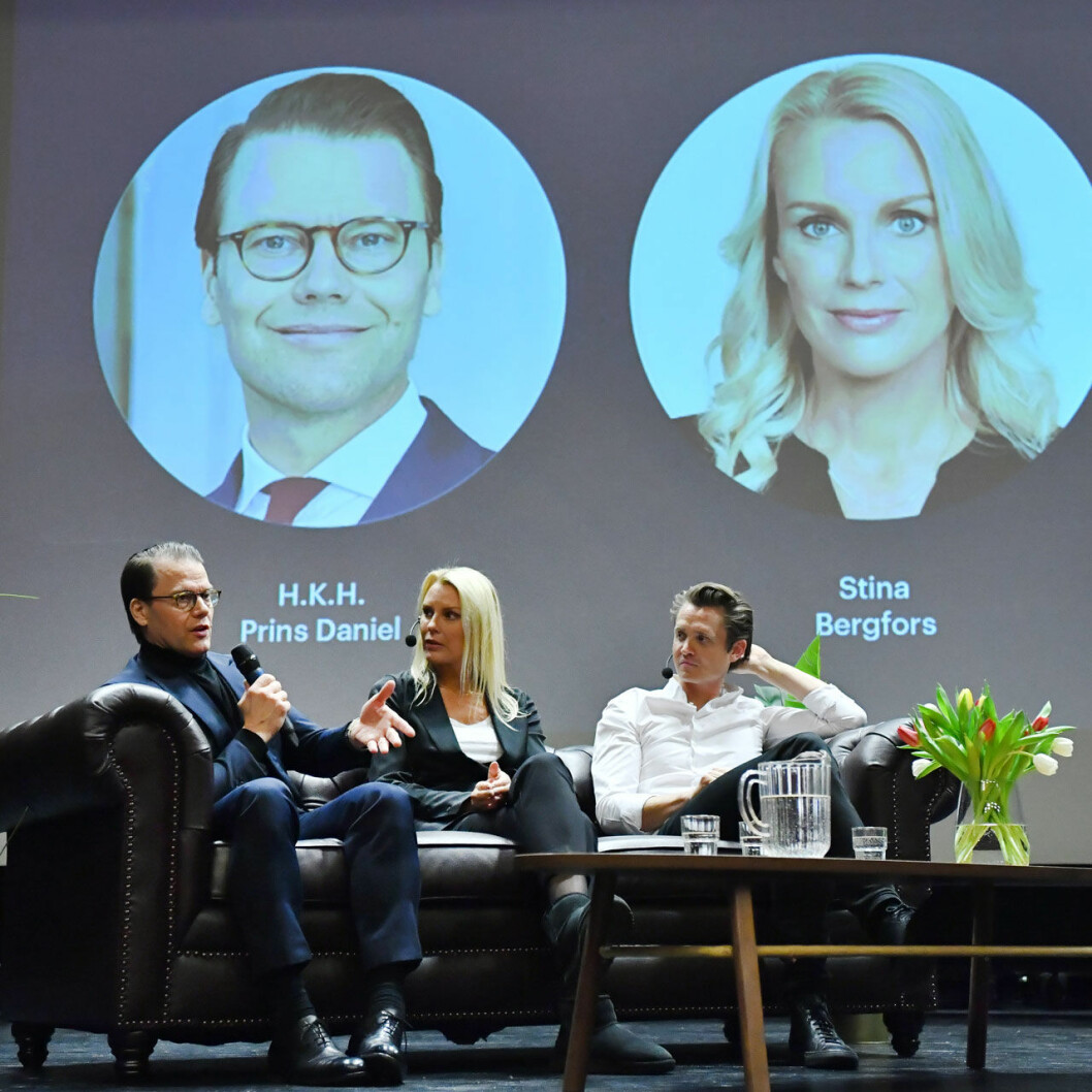 Det är så här det brukar se ut när prins Daniel och hans entreprenörsgäng åker runt i Sverige och peppar unga. Prins Daniel under ett skolbesök med sitt Prins Daniels Fellowship.