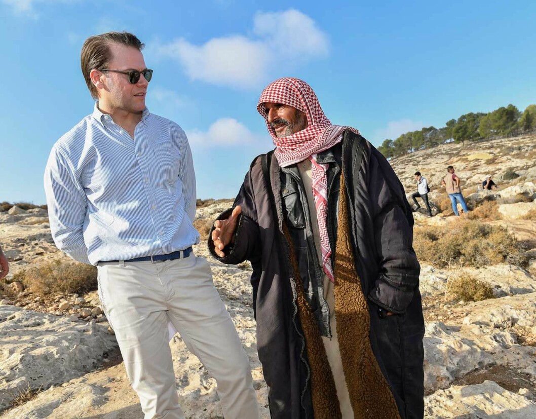Prins Daniel och herden, oförglömligt. Prins Daniel och fåraherden, ett fint möte under kronprinsessparets officiella besök i Jordanien.