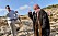 Prins Daniel tar farväl av fåraherden han mötte under vandringen på Jordan Trail under det officiella besöket i Jordanien.