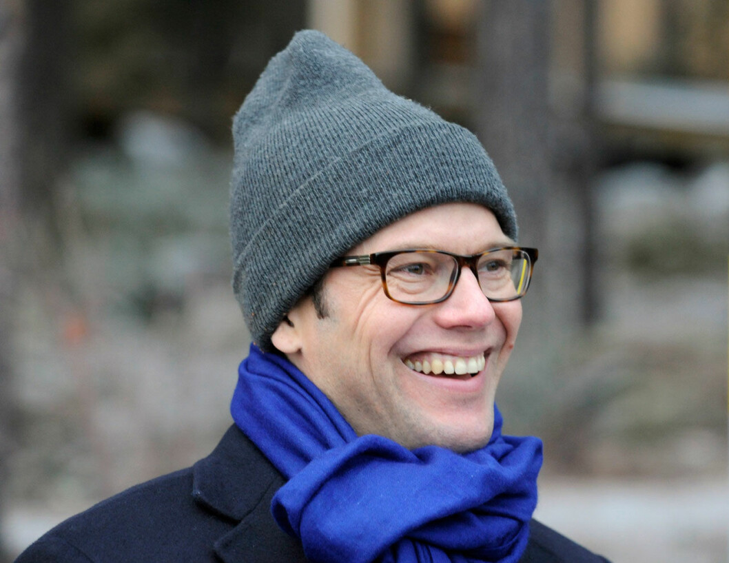 Prins Daniel rivstartar med att prata entreprenörskap i Folkets Hus i Haparanda, och sedan ansluter Victoria på eftermiddagen, inför middagen hemma hos landshövdingen på residenset i Luleå. Prins Daniel i toppluva.