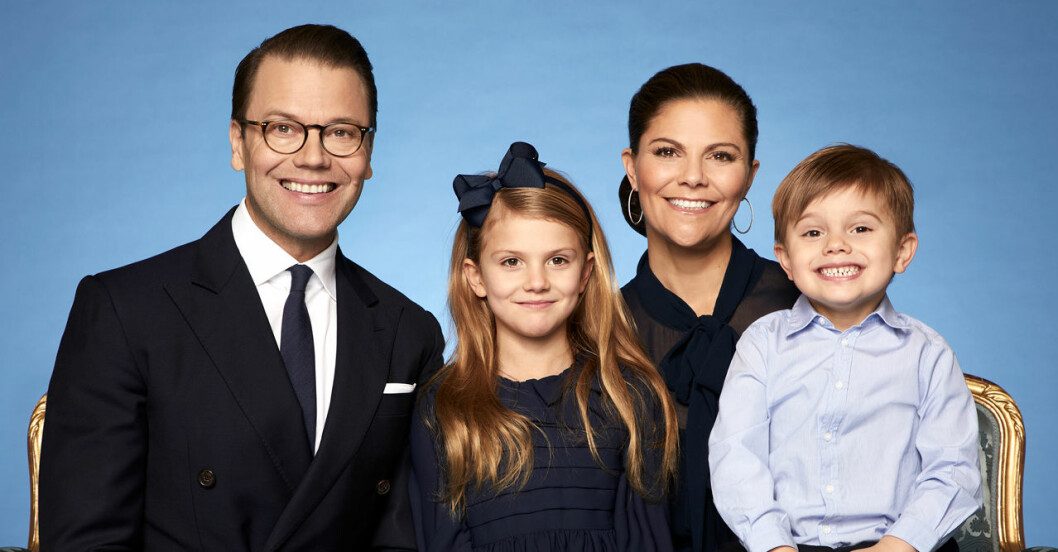 Just nu på sportlov. Kronprinsessan Victoria, prins Daniel, prins Oscar och prinsessan Estelle.