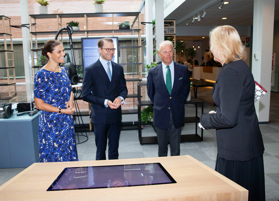 Kronprinsessan Victoria och prins Daniel med Anna Ohlsson-Leijon, chef Electrolux Europa under besöket på Electrolux huvudkontor. Victoria och Daniel