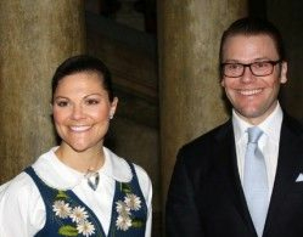 Ja visst verkar de allt nöjda, kronprinsessan Victoria och blivande prins Daniel. Ja visst verkar de allt nöjda, kronprinsessan Victoria och blivande prins Daniel.