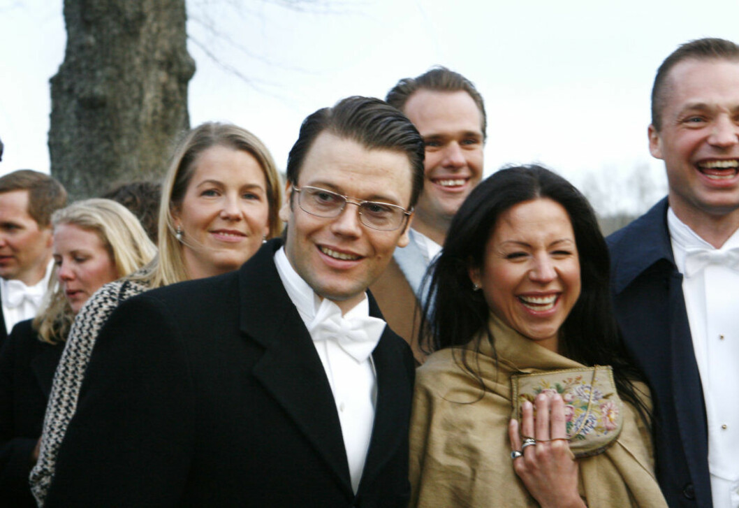 Daniel Westling gjorde bussällskap med Martina Bonde, Sophia och Anders Högberg. Daniel Westling gjorde bussällskap med Martina Bonde, Sophia och Anders Högberg.