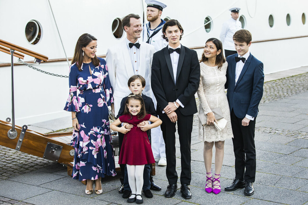 Prinsessan Marie, prins Joachim, prins Nicolai, grevinnan Alexandra, prins Felix, prins Henrik, prinsessan Athena. Drottning Margrethes barn och barnbarn