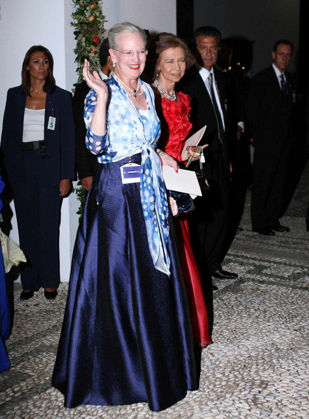 Danska drottning Margrethe är moster till grekiske prins Nikolaos, här med spanska prins Felipes mamma, forna drottningen Sofia.