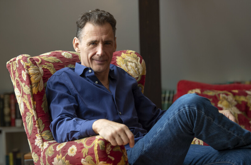 David Lagercrantz är aktuell med nya boken Obsuciras – och med sin medverkan i Stjärnorna på slottet.