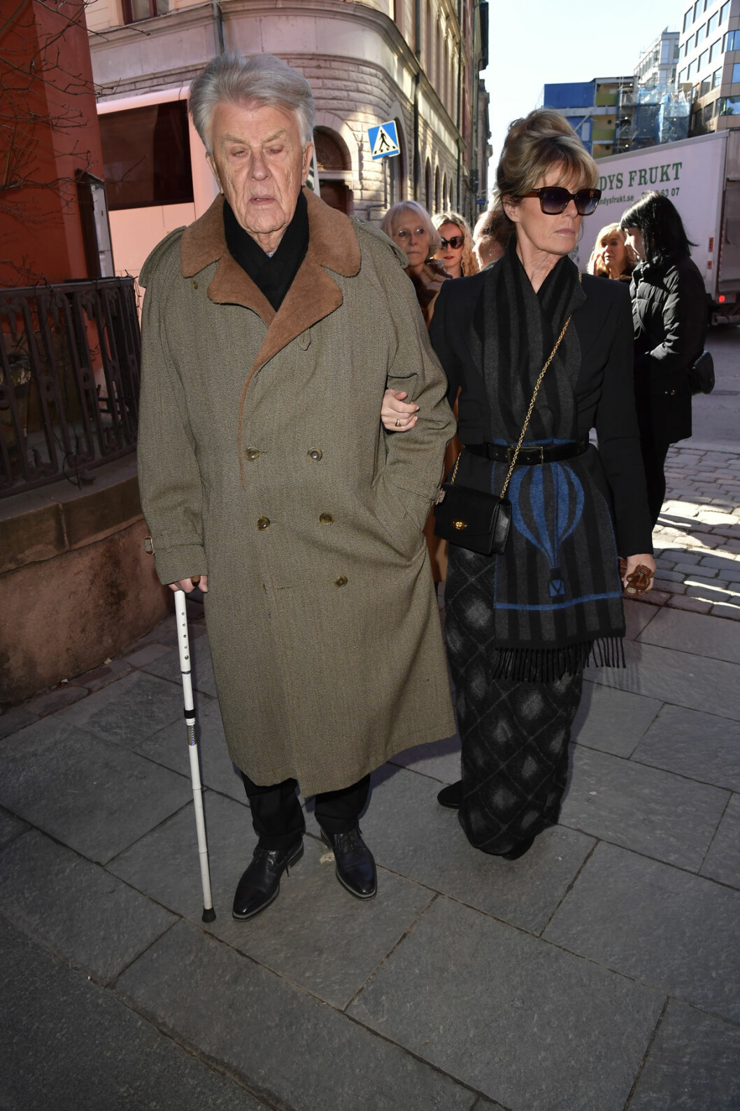 Sven Bertil Taube med fru Mikaela. Sven Bertil Taube med fru Mikaela.