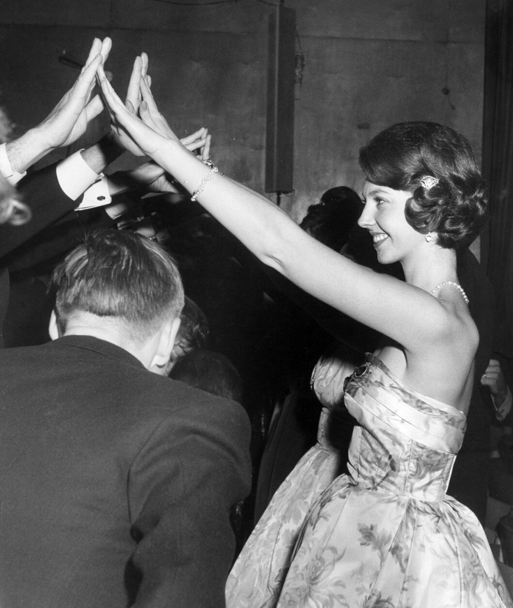 Vilken partypingla! Prinsessan Désirée på midvinterbal i Stockholm 1961. Vilken partypingla! Prinsessan Désirée på midvinterbal i Stockholm 1961.