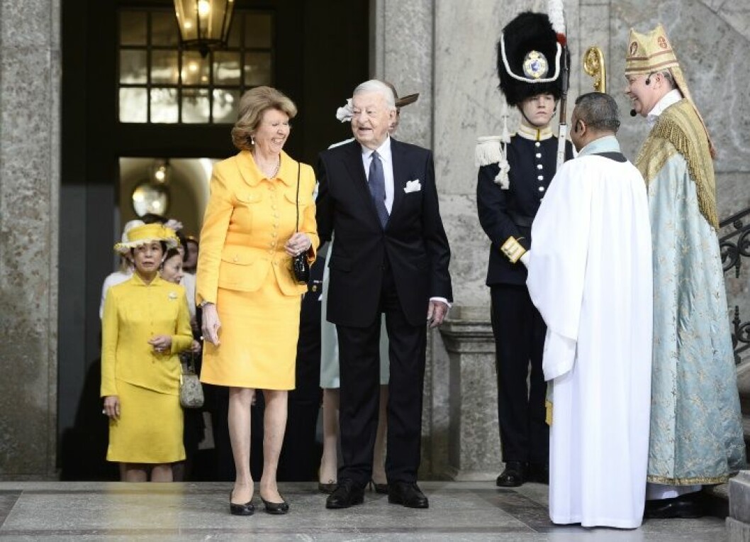 STOCKHOLM 2016-04-30 Prinsessan Désirée och friherre Niclas Silfverschiöld anländer till Te Deum i Slottskyrkan i Stockholm lördagen den 30 april med anledning av högtidlighållandet av kung Carl Gustafs 70-årsdag. Foto: Maja Suslin / TT / Kod 10300