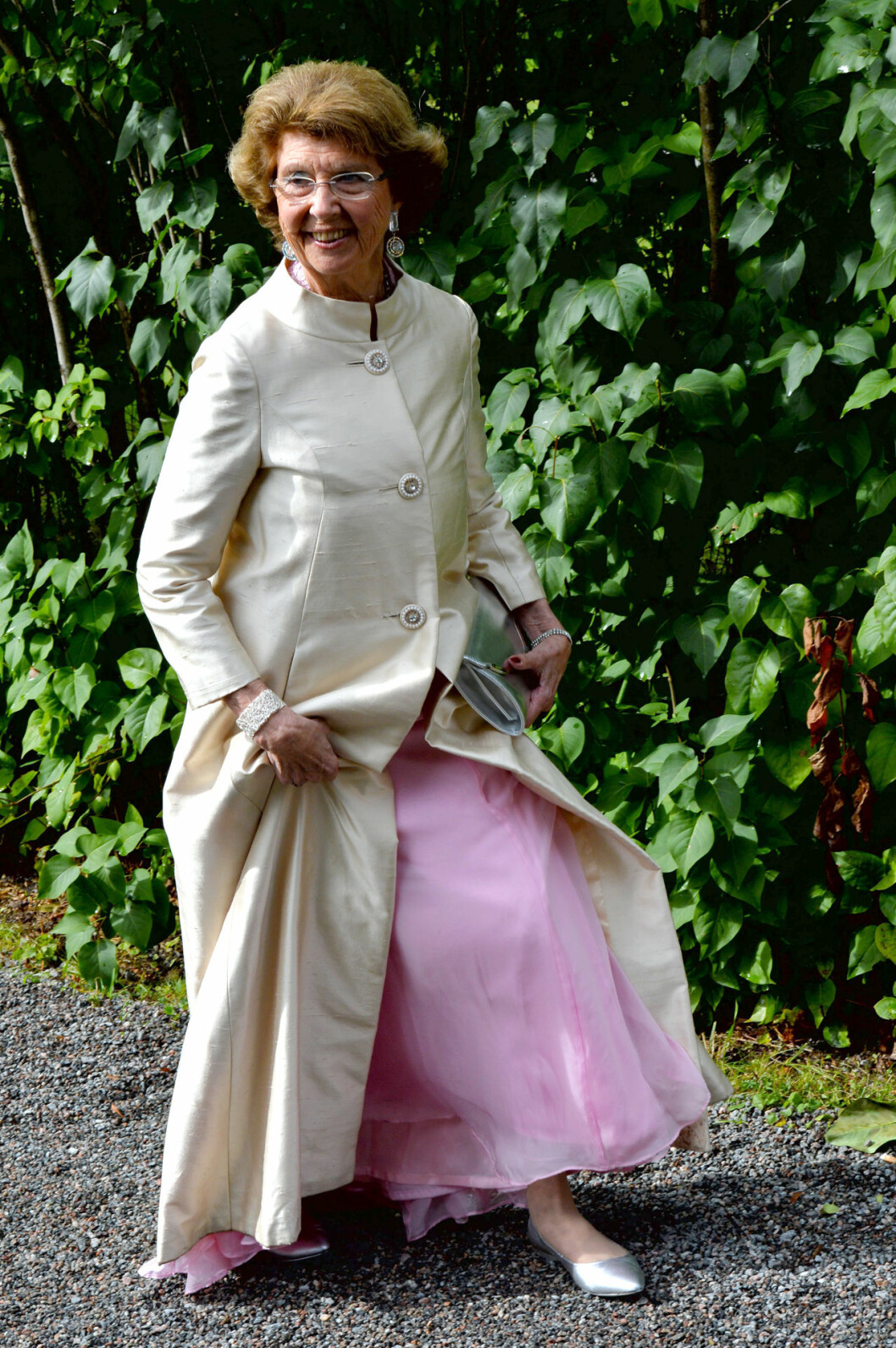 Prinsessan Désirée i sin (minst) 53 år gamla – och supersnygga – aftonkappa… Prinsessan Désirée