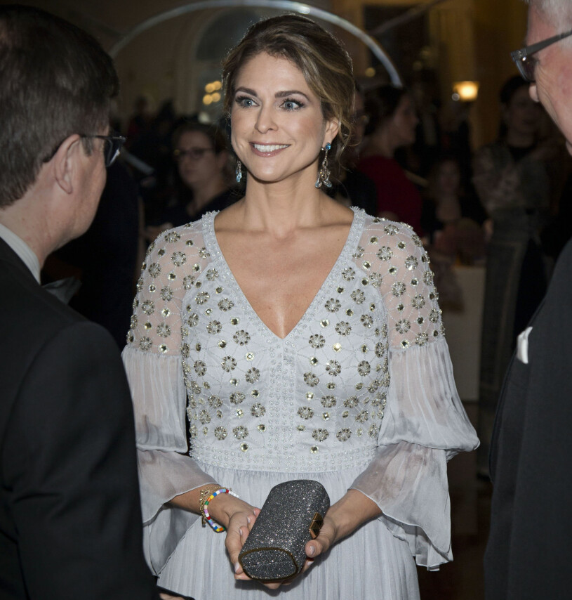 Det är inte många som slår prinsessan Madeleine när hon glammar till det. Men det återstår att se om corona-anpassningen även drabbar klädkoden i natt.