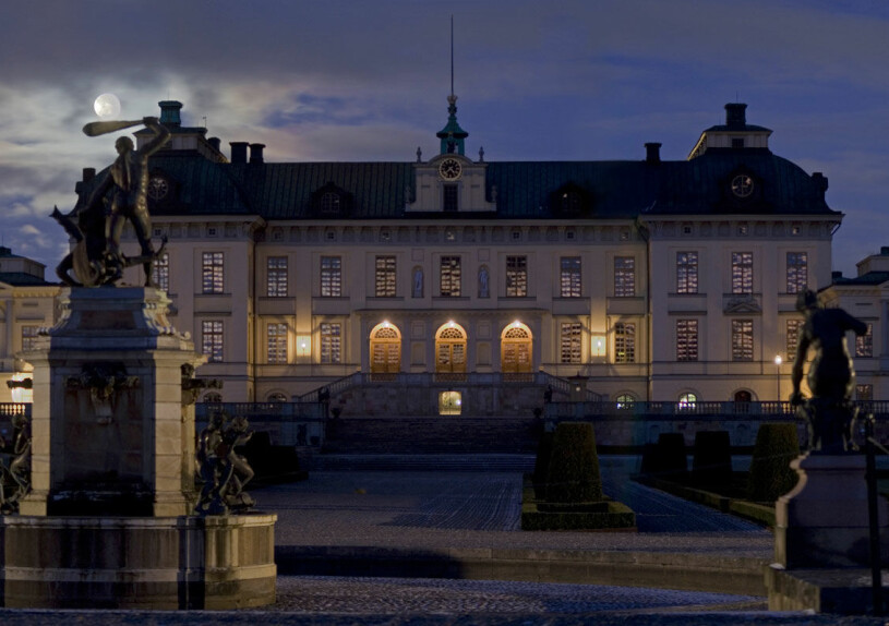 Drottningholms slott i nattmörkret. Drottningholms slott.
