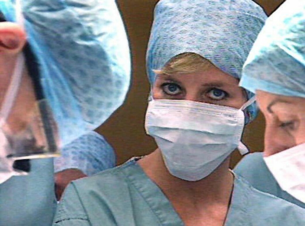 Diana medverkar vid en operation. Diana vid en operation
