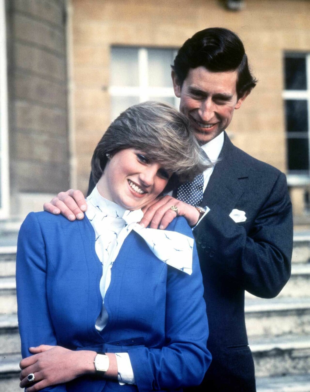 Diana Spencer vid eklateringen av sin förlovning. Diana vid förlovningen