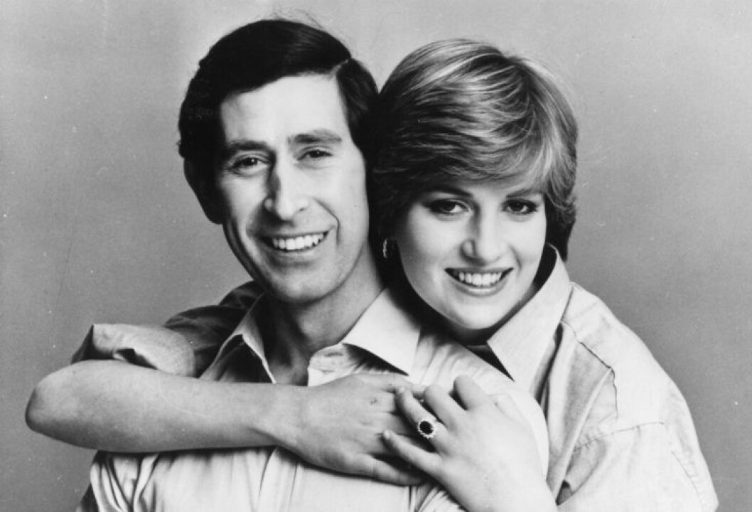 När prins Charles och Diana Spencer förlovade sig var det Lord Snowdon som tog de officiella porträtten. charles diana