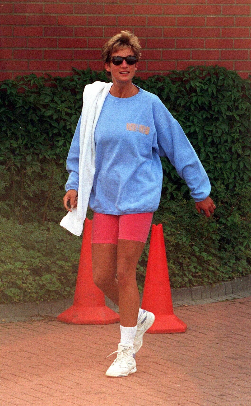Medierna bevakade varje steg Diana tog. Här är hon på väg från gymmet. Prinsessan Diana