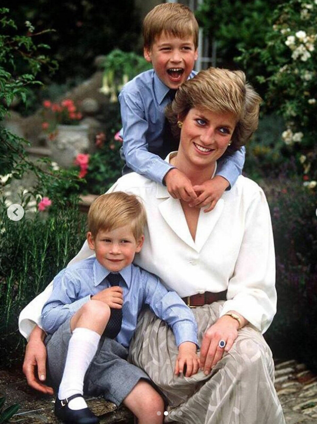 Mamma Diana, för alltid i Williams och Harrys hjärta. Prinsessan Diana med William och Harry
