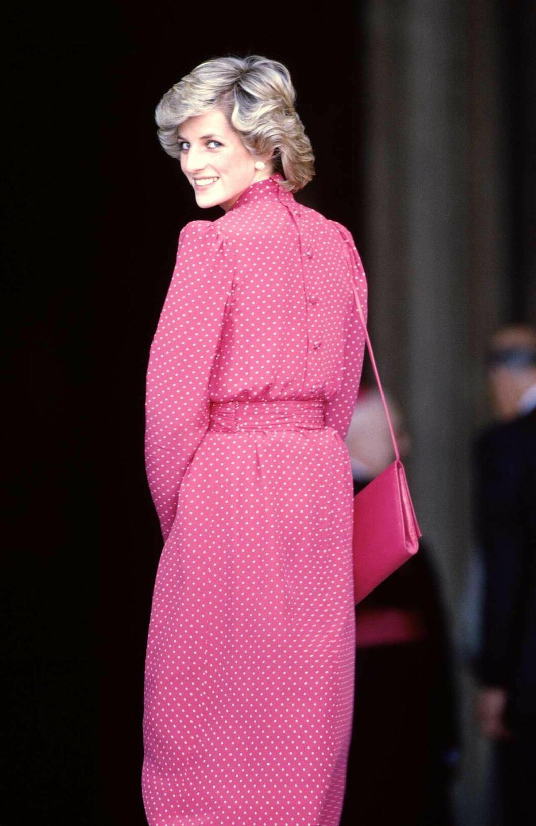 Lady Diana var en känslig natur. Lady Diana i rosa prickig klänning.