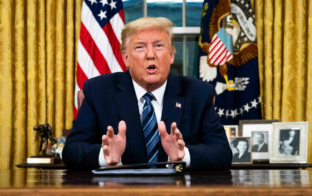 Donald Trump vid tv-talet i natt. Nu stoppar han alla flyg från Sverige. Donald Trump om corona, stoppar flyg från Sverige.