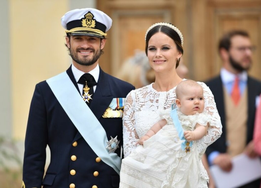 STOCKHOLM 2016-09-09. The royal christening of Prince Alexander Erik Hubertus Bertil, the son of Prince Carl Philip and Princess Sofia of Sweden, at Drottningholm Palace Chapel. Pictured: Prince Carl Philip and Princess Sofia with their son Prince Alexander after the christening ceremony. COPYRIGHT STELLA PICTURES