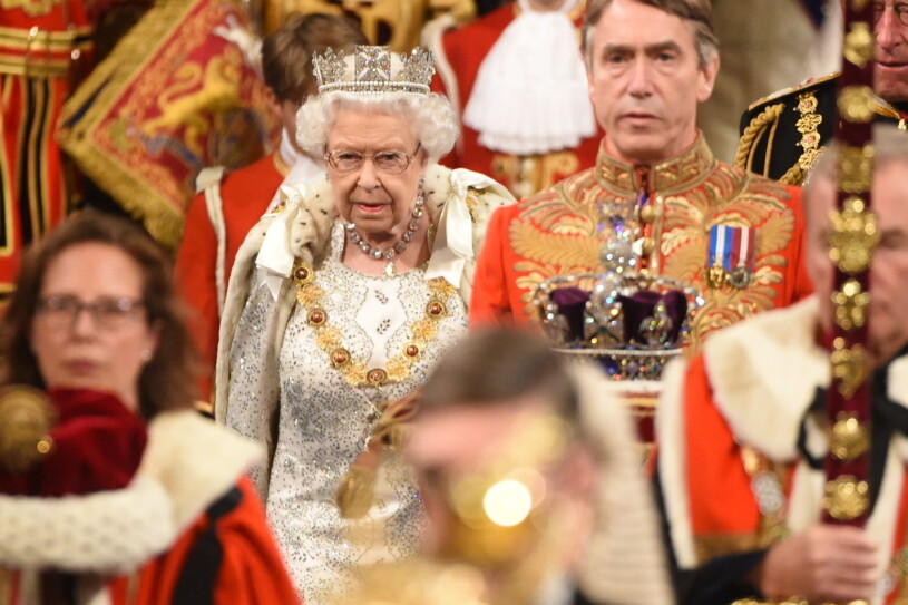 Drottning Elizabeth må vara förmögen, men hon är också ytterst sparsam. Eller som en av hennes hovmän har uttryckt saken: ”She grew up during the war. Very disciplined.” Drottning Elizabeth