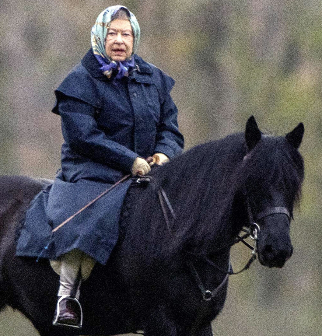 Drottning Elizabeth till häst. Drottning Elizabeth till häst.
