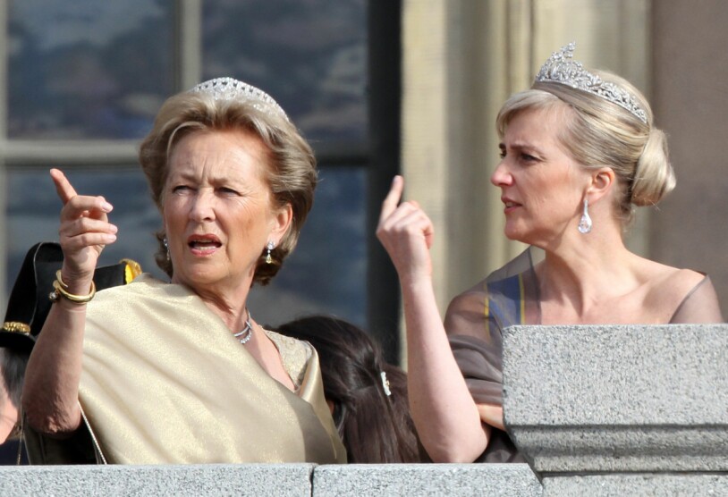 Prinsessan Astrid med mamma drottning Paola på kronprinsessan Victorias bröllop 2010. Drottning Paola prinsessan Astrid Stockholm 2010 Victorias bröllop