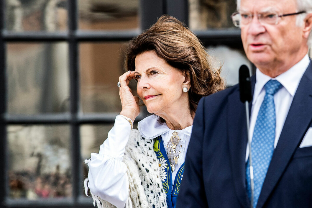 Snart ”business as usual” för kungaparet. Drottningen Silvia tillsammans med kungen.