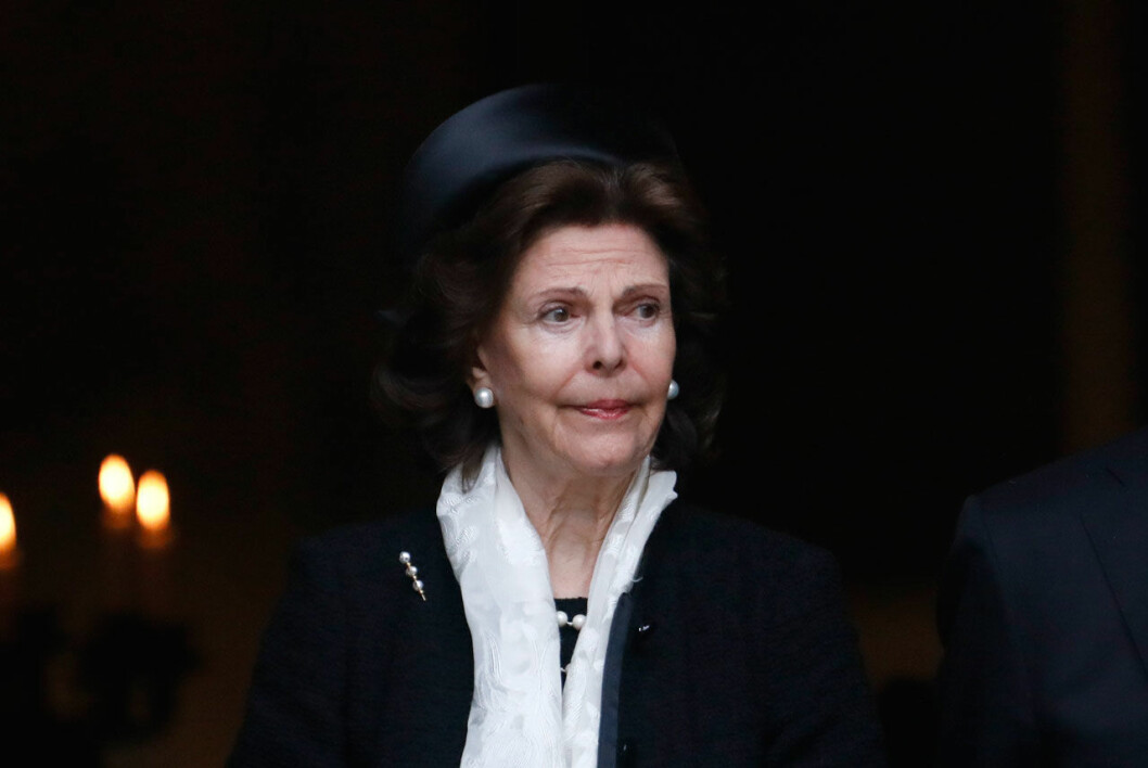 Silvia var märkbart tagen på Dagmar von Arbins begravning.<br><iframe frameborder="0" height="232" src="https://open.spotify.com/embed-podcast/show/1bh66fgfCsWYhXwFC7APLe" width="100%"></iframe> Silvia var märkbart tagen på Dagmar von Arbins begravning.