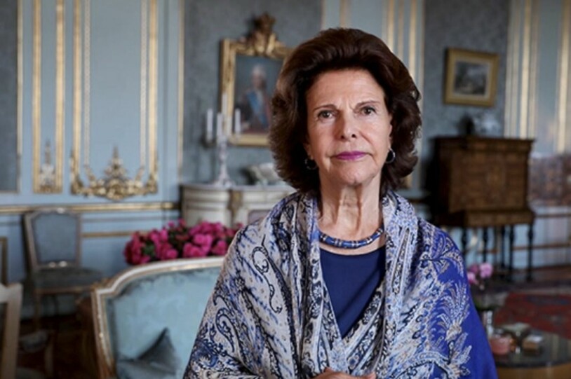 ...och stor draperad sjal. Drottning Silvia i en sjal