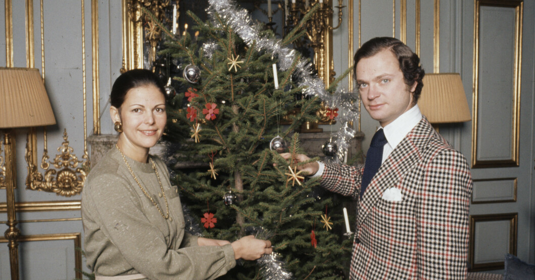 Första julen som gifta! Men då var granen inte lika sober i silver som den är nu. Drottning Silvia och kungens första jul
