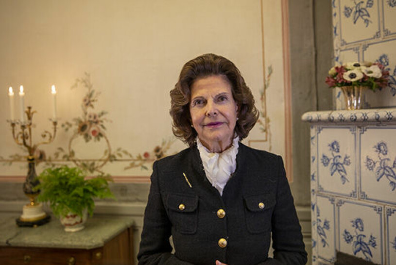 Den senaste tiden har drottning Silvia haft flera digitala möten från detta vackra rum. Drottning Silvia på Drottningholms slott