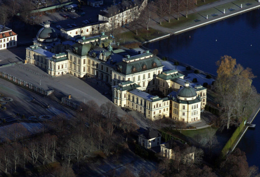 Drottningholm ligger ute på Ekerö, utanför Stockholm. drottningholm
