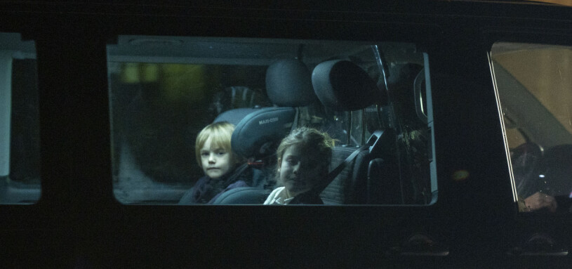 Småprinsarna Gabriel, 5, och Alexander, 6 anlände med sin mor och far.