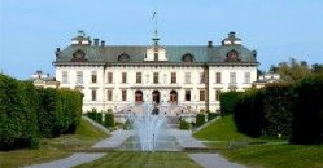 Flera kungligheter bor på Grand Hôtel. Drottningholms slott.