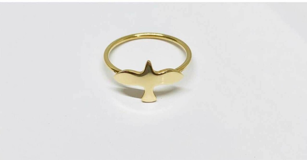 Motivet med fredsduvan finns som ring i silver och i guld.