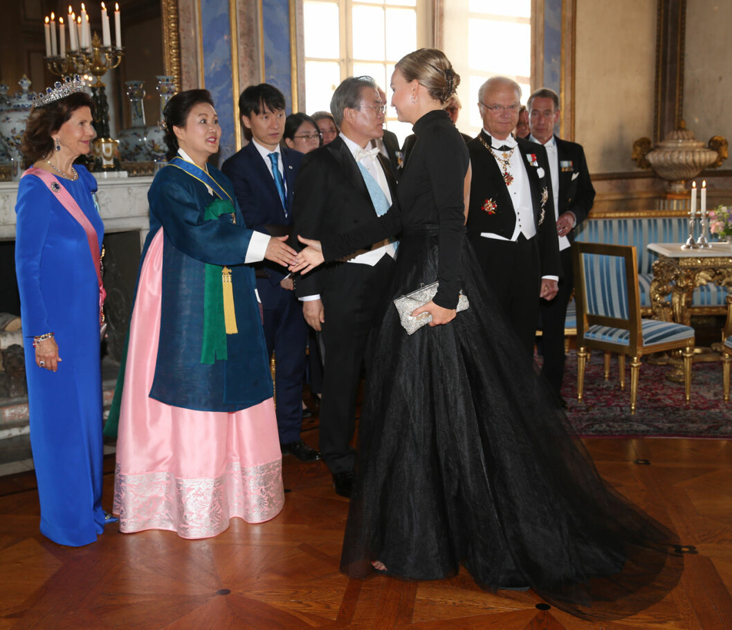 Ebba Busch-Thor hälsar på Sydkoreas First Lady.