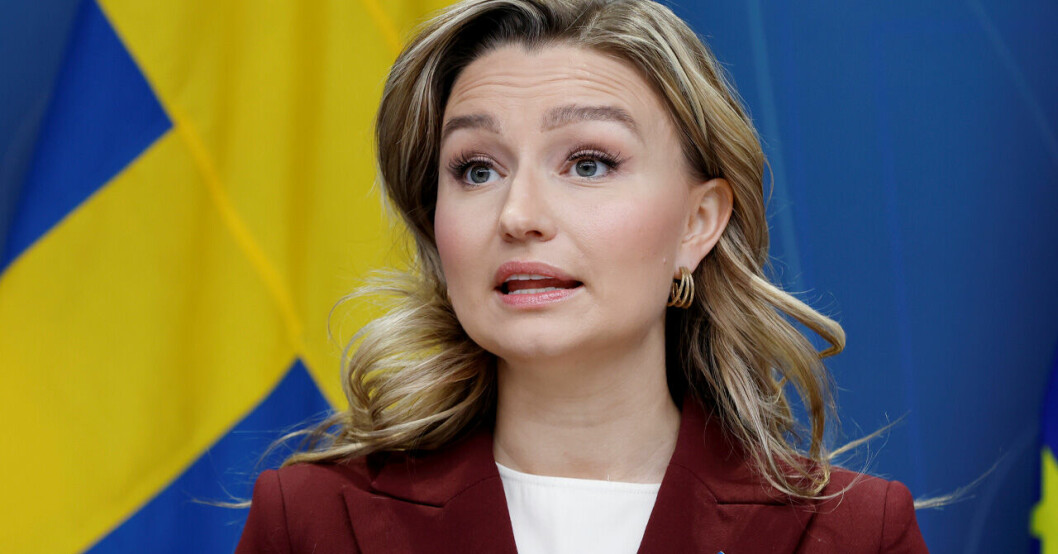 Ebba Buschs livvakt jagade okänd kvinna – visade sitt vapen